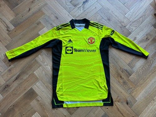 Manchester united football kit - united,
