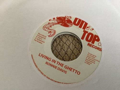 Ronnie davis living - living, in