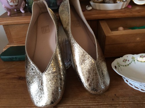 Ladies gold dolly shoes - shoes, size