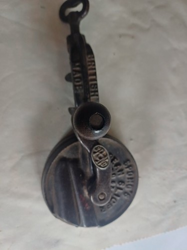 Cracking vintage cast iron - cast,