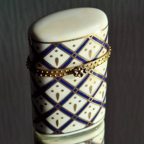 Antique faine porcelain hand - faine,