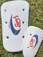 Kookaburra Pads Sets for shorts  size Medium Men's pads only no shorts