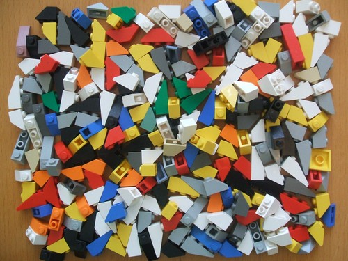 Lego 100 roof tiles angled - /,