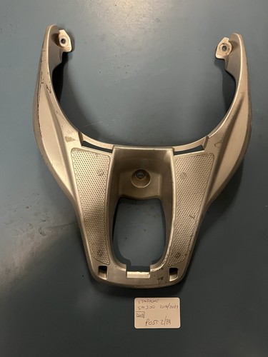 Rear bracket handle - rear,