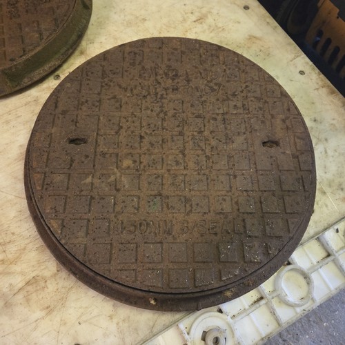 Round cast iron manhole cover - iron,