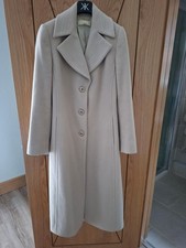 Elegant, cosy cashmere coat