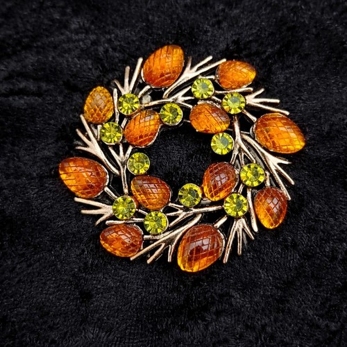Acorn wreath brooch gold tone - wreath,
