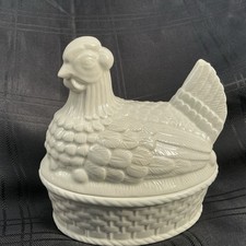 Beautiful  ceramic pottery chicken Hen On Nest Egg Dish