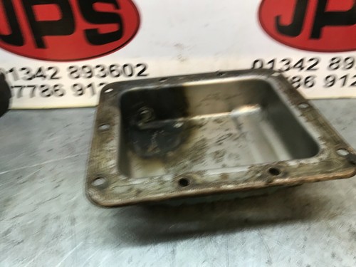 Oil sump - pan, plug