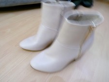 LADIES PRIMARK NUDE ZIPPED ANKLE BOOTS SIZE UK4