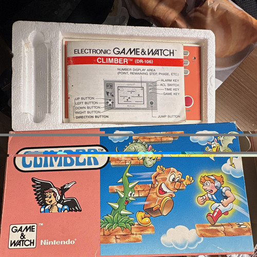 Nintendo game watch - &,
