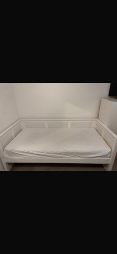 White wooden single daybed - single,