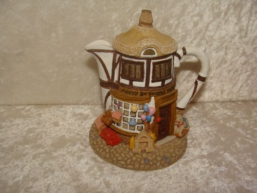 Vintage hometown teapot - hometown,
