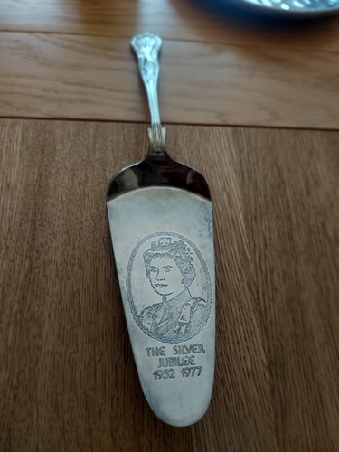 1977 queen elizabeth - ii, silver