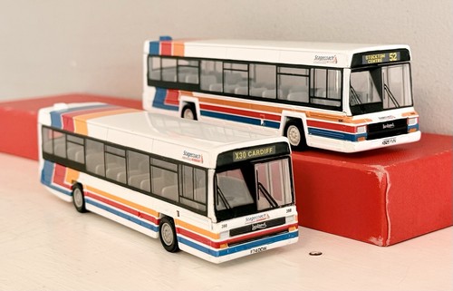 Corgi bus 43107 - bus, 43112