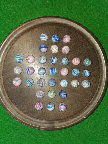 Solitary game with antique pee - solitary,