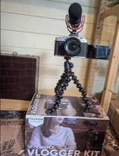 Fujifilm X-T200 Mirrorless Digital Camera Vlogger Kit - Gorilla Pod + RODE Mic