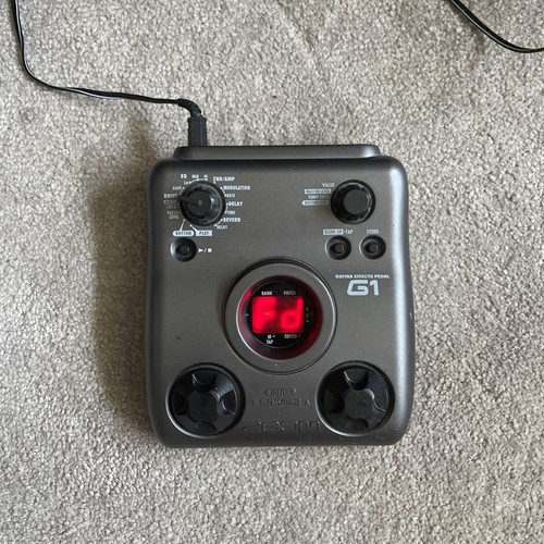 Zoom guitar effects pedal - zoom,