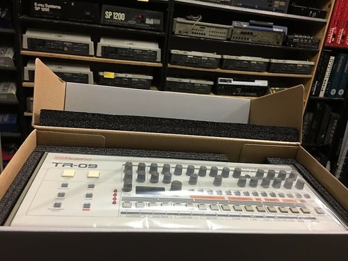 Roland rhythm performer - roland,