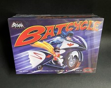 Polar Lights POL847 “Batcycle W/Batman & Robin” 1/25 Scale Model Kit Ltd Stock!