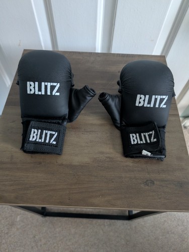 Blitz karate mitts gloves - karate, mitts/gloves