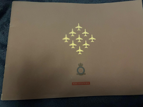 Red arrows signed 2004 - signed, 2004/40th