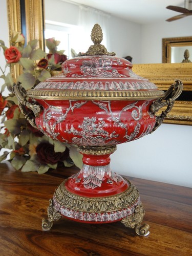 Luxury lidded vase porcelain