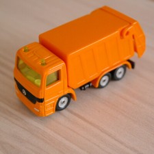 2011 MERCEDES REFUSE TRUCK