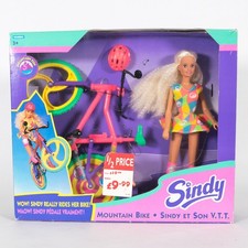 Boxed 1994 Hasbro Sindy doll -