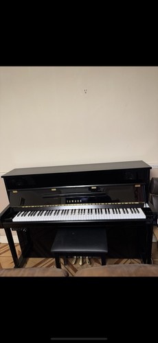 Yamaha upright piano - ,
