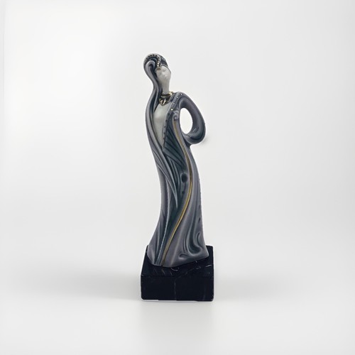 Galos girl sculpture - girl,