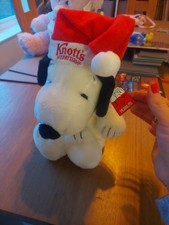 Snoopy Knotts Merry Farm Vintage Novelty Plush BNWT Santa Hat Soft Toy Peanuts