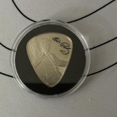 Gold guitar pick plectrum - gold,