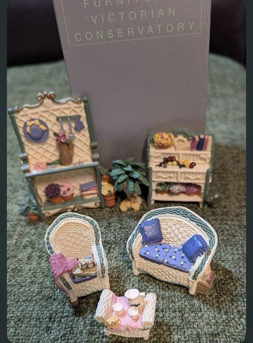 Avon miniature collectable - miniature,
