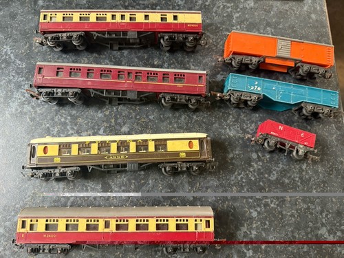 Triang set coaches and - set,