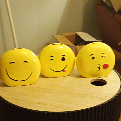 Smiley face ceramic - face, piggy