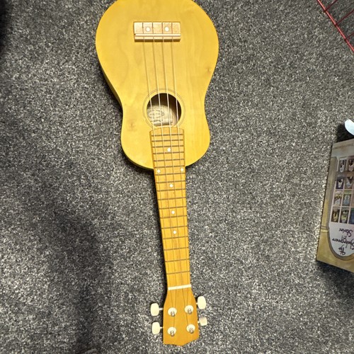 String ukulele wood finish - 4-string,