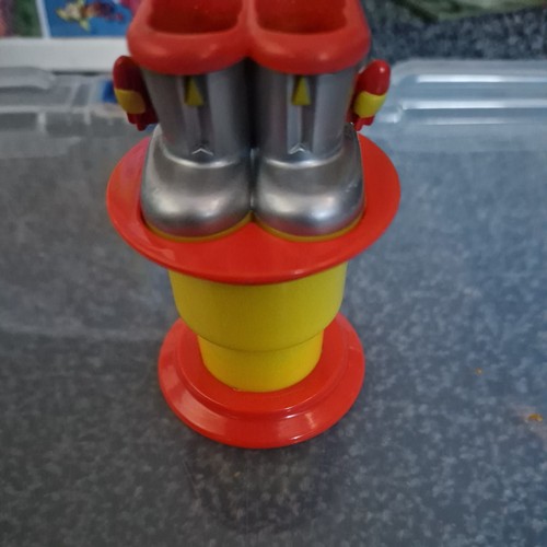 Penfold launch and fly toy - launch,