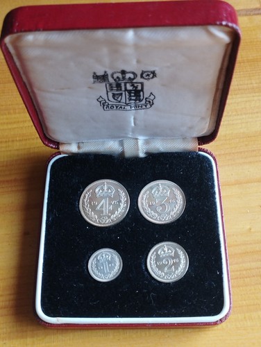 Queen elizabeth 1975 - queen,
