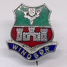 Windsor Coat of Arms Crest Castle Vintage Enamel Lapel Pin Badge Royal Family