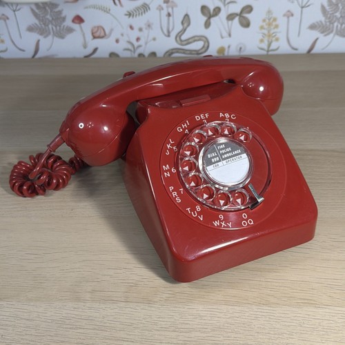 Vintage retro red 746f rotary - red,