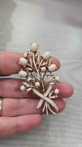 Cold enamel paint brooch - cold,