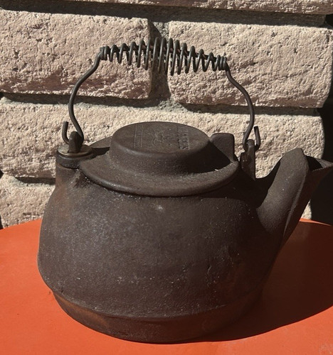 Wagner tea kettle cast - -,