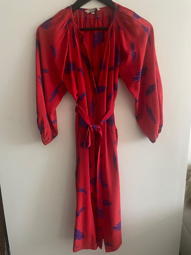 Worn once size tucker silk - worn,