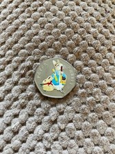 2018 PETER RABBIT UNCIRCULATED 50P COIN + COLOUR DECAL BEATRIX POTTER