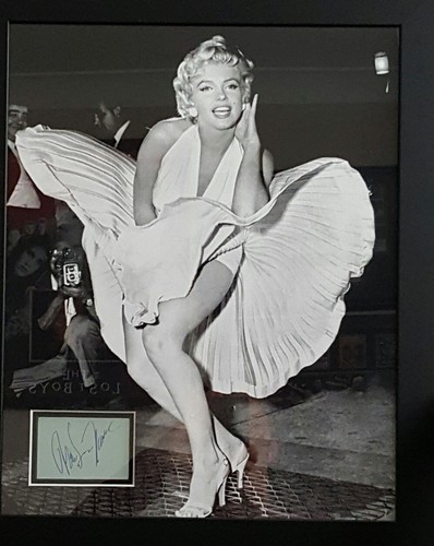 Marilyn monroe signed 57x47cm - marilyn,