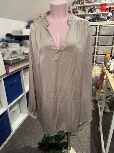 Ladies silky beige - beige, v-neck