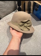 vintage style 1920s cloche hat