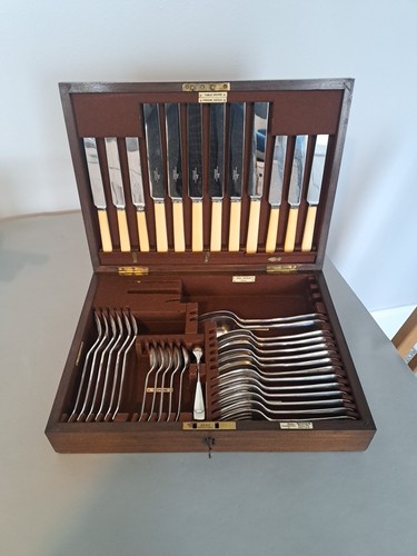 Walker hall silver plated - &,