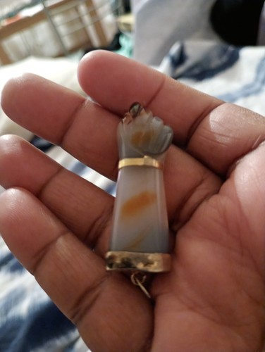 Jewellery vintage carved agate